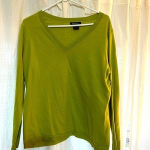 Lightweight Eddie Bauer sweater. Green.